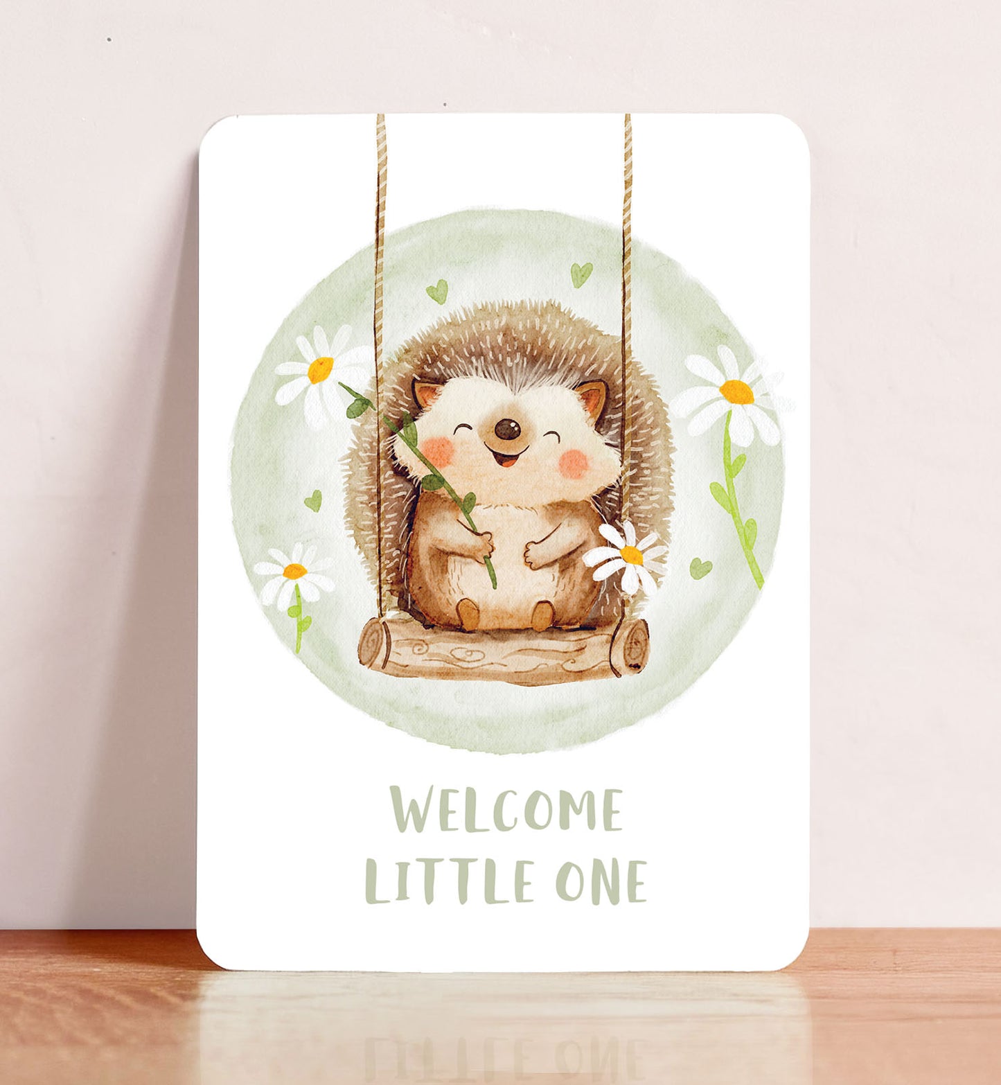 Kaart felicitatie geboorte baby egel op schommel met bloemen ansichtkaart
