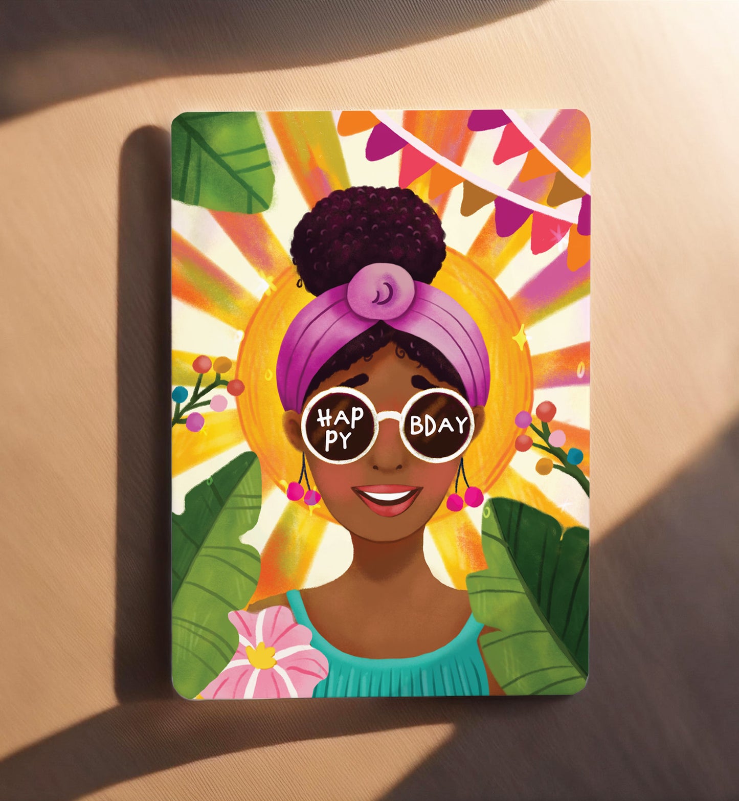 Kaart verjaardag donkere vrouw met zon happy birthday zomer ansichtkaart
