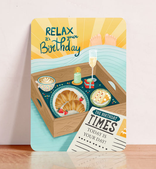 Kaart verjaardag felicitatie man ontbijt op bed relax ansichtkaart