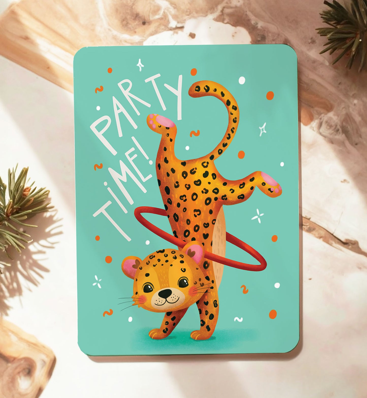Kaart verjaardag felicitatie kind dansende cheeta ansichtkaart